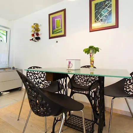 In Mit Terrasse Und Grill דירה